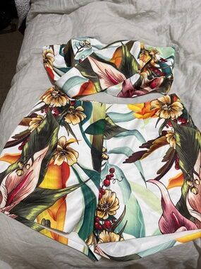 Flower set — NWOT